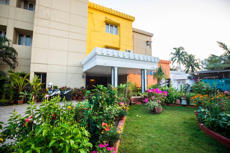 Raj Hotel
